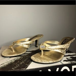 Cute metallic gold snake print heels w/diamond